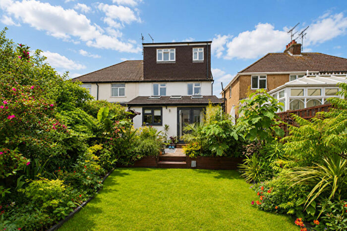 4 Bedroom Semi-Detached House For Sale In Deaconsfield Road, Hemel Hempstead, HP3