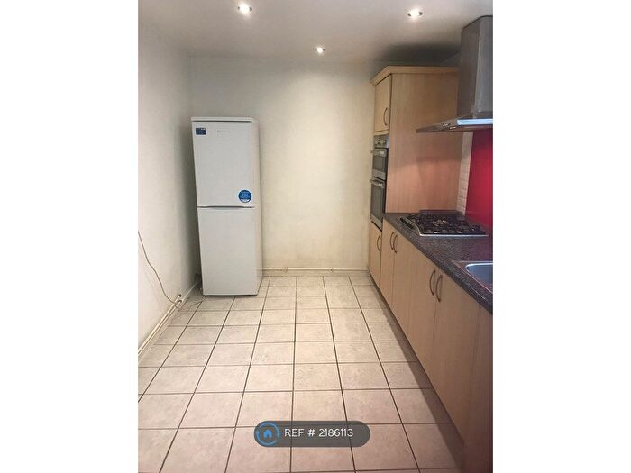 2 Bedroom Flat To Rent In Colliers Wood, London, SW19