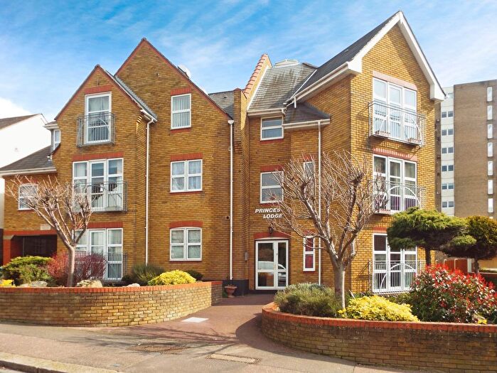 1 Bedroom Flat To Rent In Palmerston Road, Westcliff-On-Sea, SS0