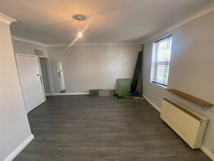 Studio To Rent In Chatsworth Rd, Hackney, E5 - Photo 3