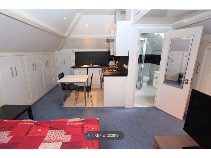 Studio To Rent In Willesden Green, London, NW2