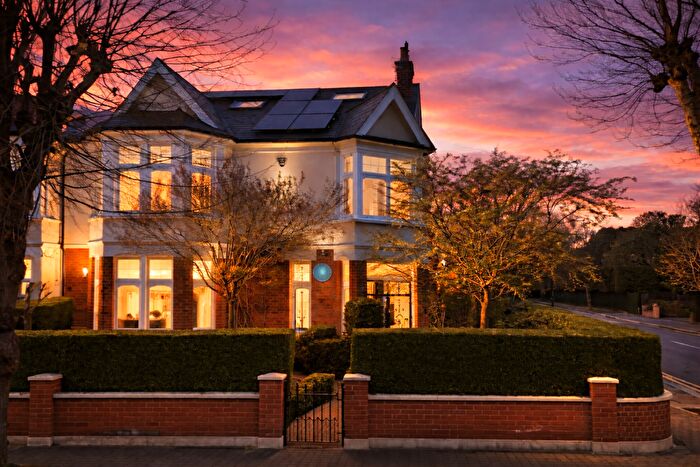 4 Bedroom Semi-Detached House For Sale In The Mall, Southgate, N14