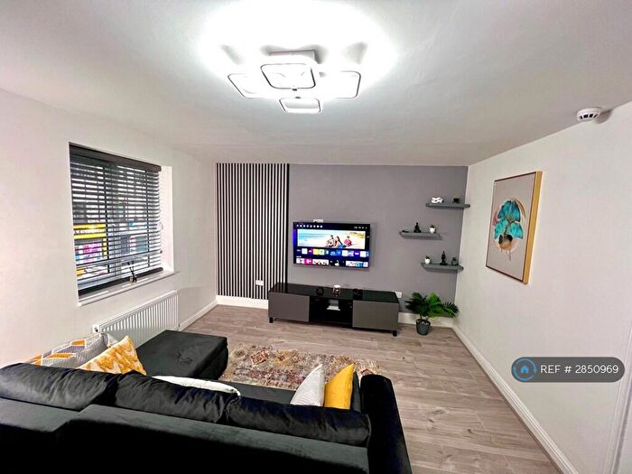 1 Bedroom Flat To Rent In Long Street, Middleton, Manchester, M24