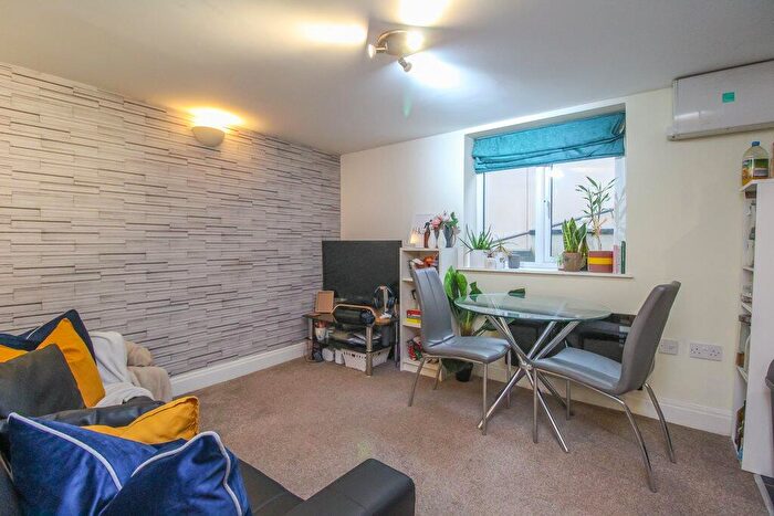 2 Bedroom Flat To Rent In Crwys Court Crwys Road, Crwys Road, Cathays, CF24