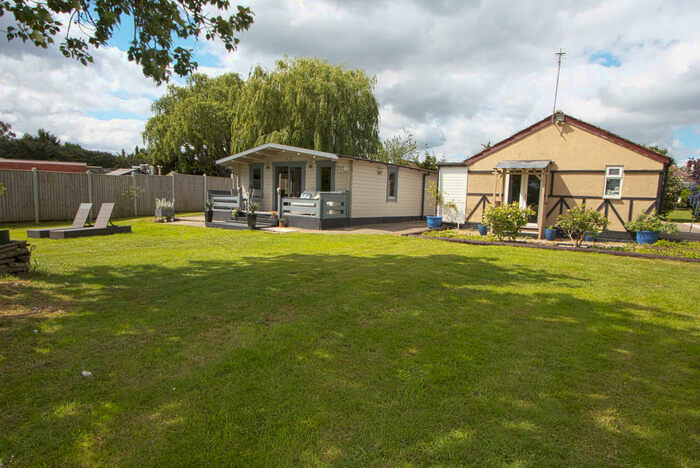 3 Bedroom Detached Bungalow For Sale In Meadowlands, CM13