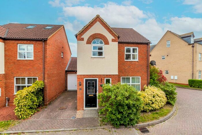 3 Bedroom Link Detached House To Rent In Redwing Rise, Royston, SG8