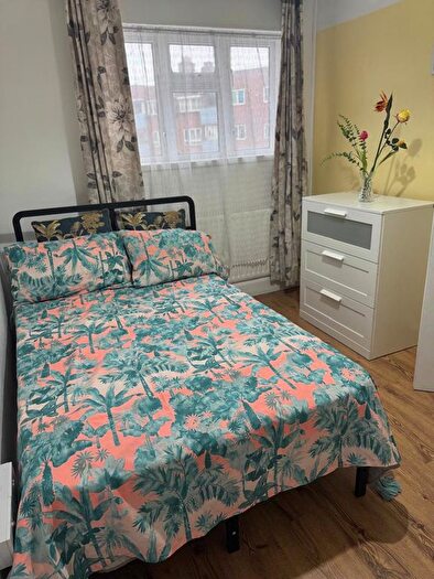 2 Bedroom Flat To Rent In East Street, London, SE17