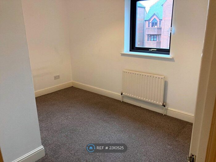 2 Bedroom Flat To Rent In Ashtree Court, St. Albans, AL1