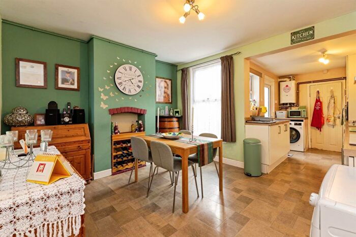 3 Bedroom Terraced House For Sale In Bill Street Road, Rochester, ME2