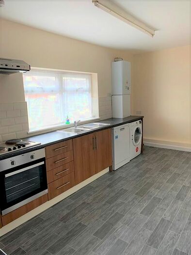 3 Bedroom Bungalow To Rent In Wokingham Road, Reading, RG6