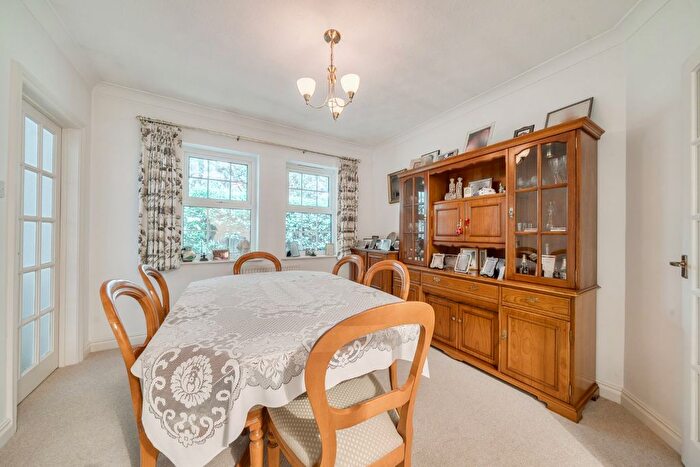 3 Bedroom Bungalow For Sale In Kimbers Drive, Burnham, Buckinghamshire, SL1