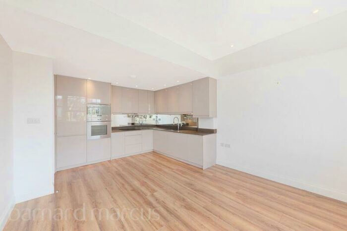 2 Bedroom Apartment To Rent In Queens Avenue, Muswell Hill, N10