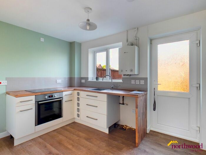 2 Bedroom Town House To Rent In Kingfisher Close, Crewe, CW3