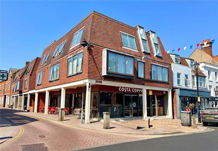 1 Bedroom Flat For Sale In New Street, Lymington, Hampshire, SO41