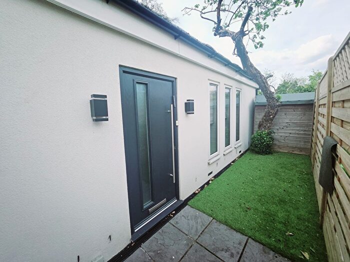 1 Bedroom Flat To Rent In Woodlands, London, NW11