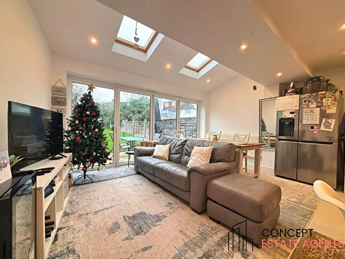 5 Bedroom Terraced House To Rent In Churston Drive, Morden, Surrey, SM4