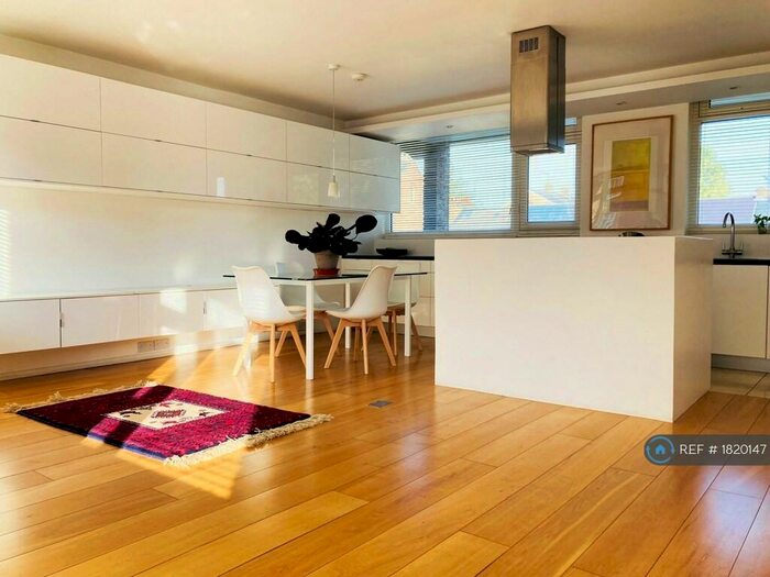 2 Bedroom Flat To Rent In Olney Road, London, SE17