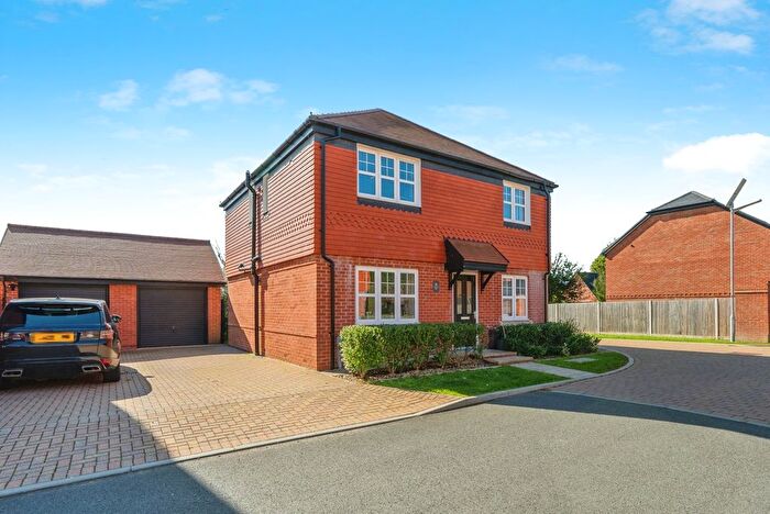 4 Bedroom Detached House For Sale In Kidmere Way, Denmead, Waterlooville, Hampshire, PO7