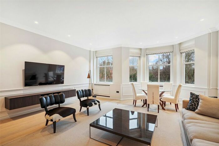 3 Bedroom Flat To Rent In Cadogan Square, Knightsbridge, SW1X
