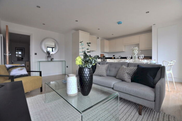 2 Bedroom Apartment To Rent In Hoxton Street, London, N1