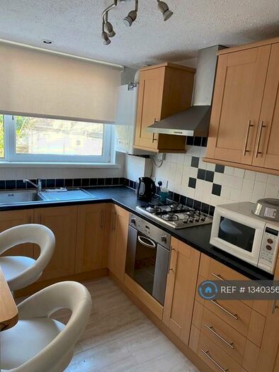 2 Bedroom Flat To Rent In Whitehouse Street, Aberdeen, AB10
