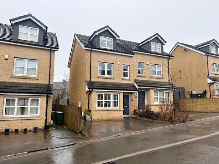 3 Bedroom Semi Detached House For Sale In Hutton Hall Drive, Eccleshill, BD2