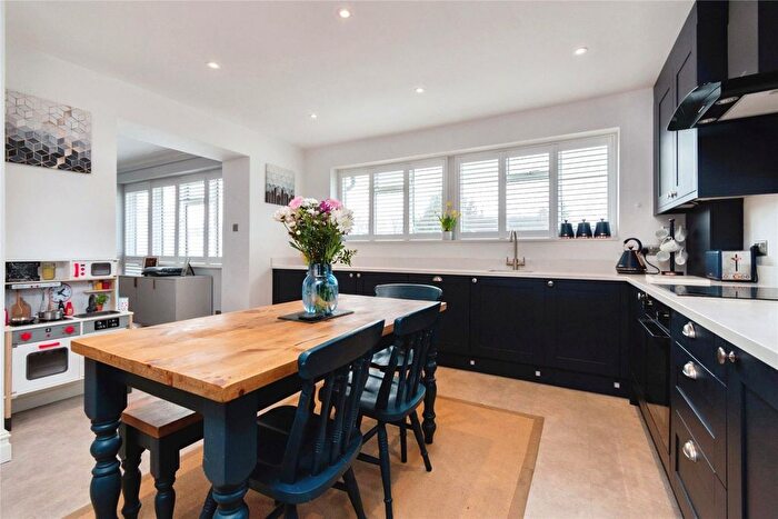 2 Bedroom Maisonette To Rent In Basildon Close, Sutton, SM2