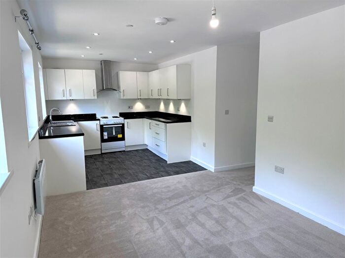 3 Bedroom Flat To Rent In Cardiff, South Glamorgan, CF5