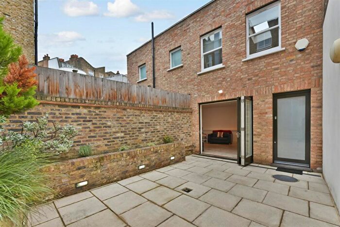 2 Bedroom Apartment To Rent In The Coach House, Kennington Road, SE11