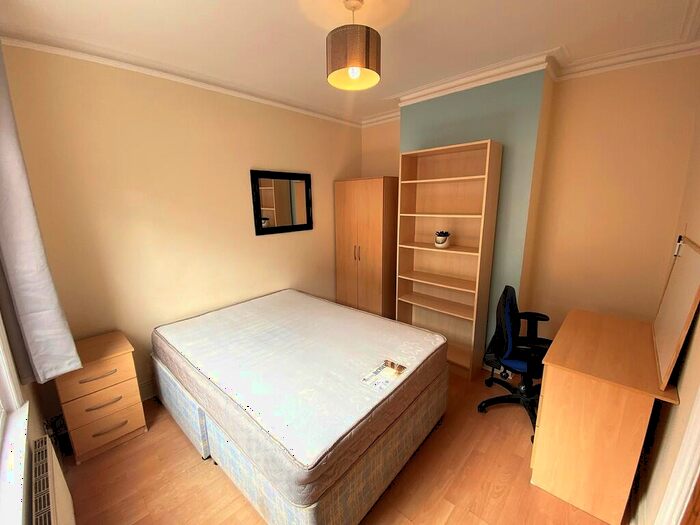 3 Bedroom Terraced House To Rent In Lincoln Road, PO1