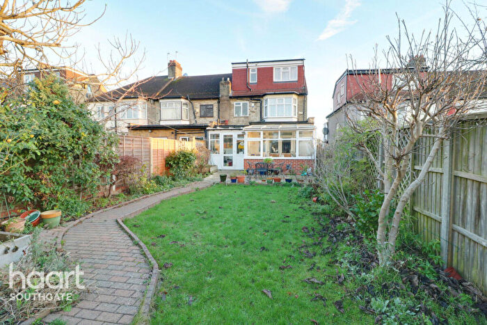 4 Bedroom End Of Terrace House For Sale In Arlington Road, London, N14