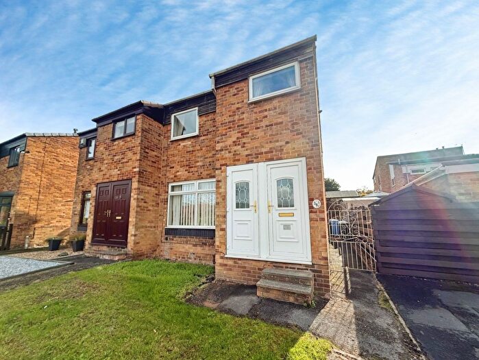 3 Bedroom Semi-Detached House For Sale In California Drive, Chapeltown, Sheffield, S35