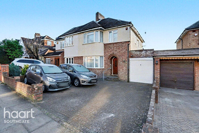 3 Bedroom Semi-Detached House For Sale In Chaseville Park Road, London, N21