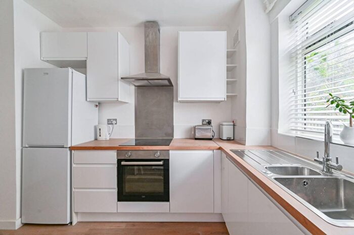 1 Bedroom Flat To Rent In Rawson Street, Battersea, London, SW11