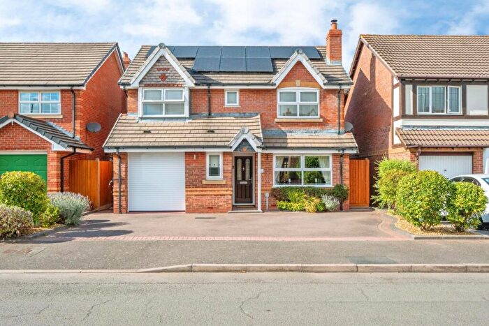 4 Bedroom Detached House For Sale In Talland Avenue, Amington, Tamworth, B77