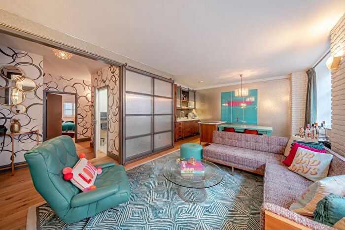 2 Bedroom Flat For Sale In Tower Bridge Road, London, SE1