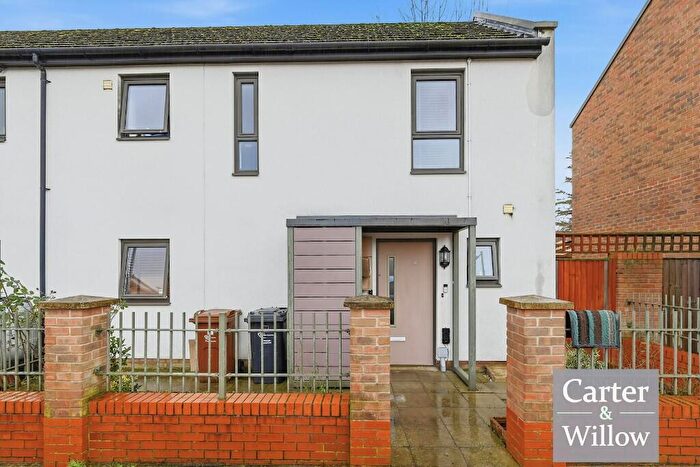 4 Bedroom End Of Terrace House For Sale In Kean Crescent, Dagenham, RM8