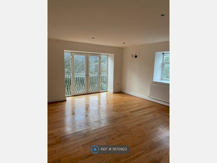 2 Bedroom Flat To Rent In The Old Museum, Halifax, HX3