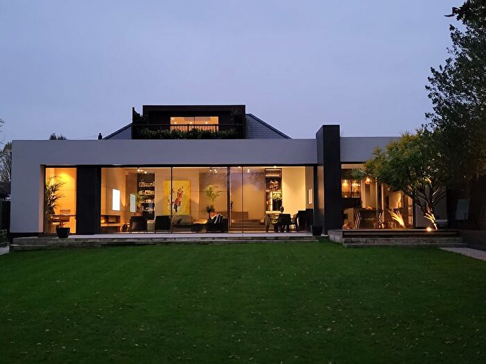 4 Bedroom Bungalow For Sale In Manor Road, Potters Bar, EN6