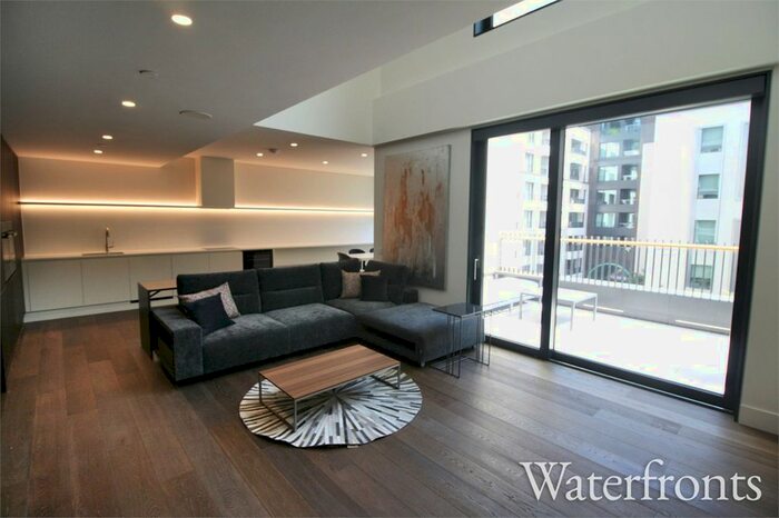3 Bedroom Flat To Rent In Rathbone Place, London, W1T