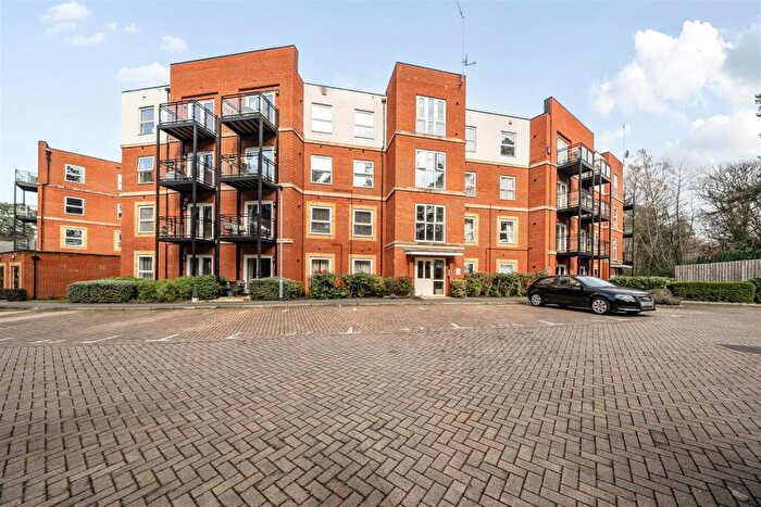 2 Bedroom Apartment For Sale In Edrich Grange, Crowthorne, Berkshire, RG45