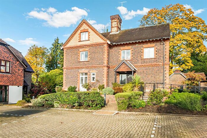 2 Bedroom Maisonette For Sale In Church Road, Haslemere, GU27