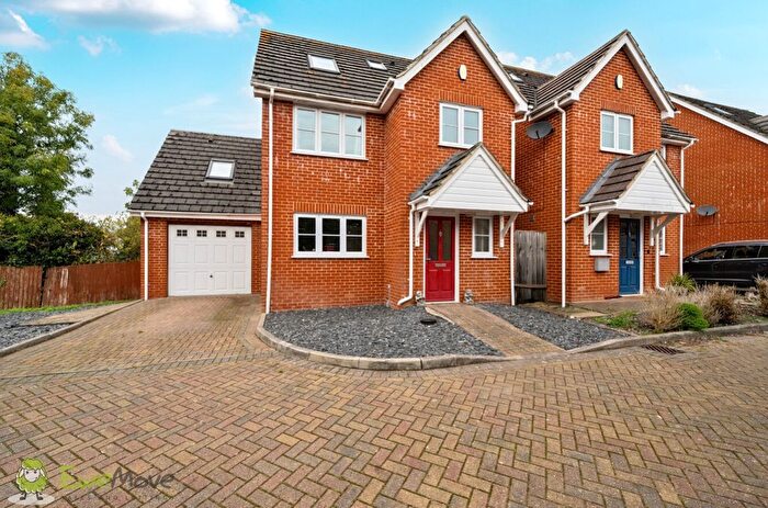 4 Bedroom Detached House For Sale In Rawlings Close, Tadley, Hampshire, RG26