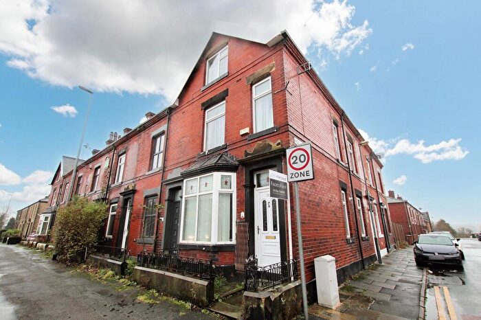 4 Bedroom End Of Terrace House For Sale In Halifax Road, Rochdale, OL16