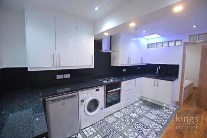 1 Bedroom Flat To Rent In Cambridge Heath Road, London, E2