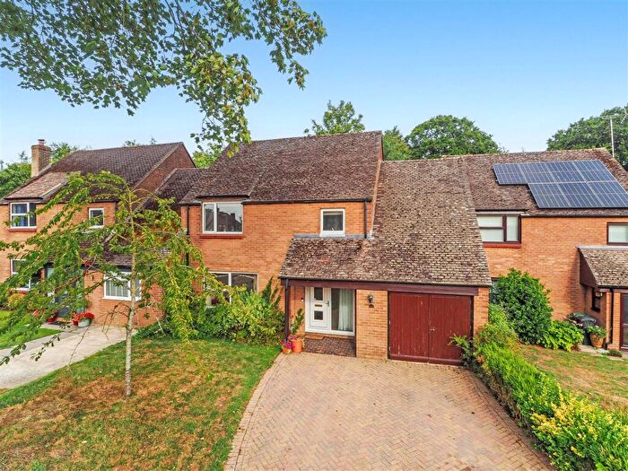 4 Bedroom Link Detached House For Sale In Kingsley Park, Whitchurch, RG28
