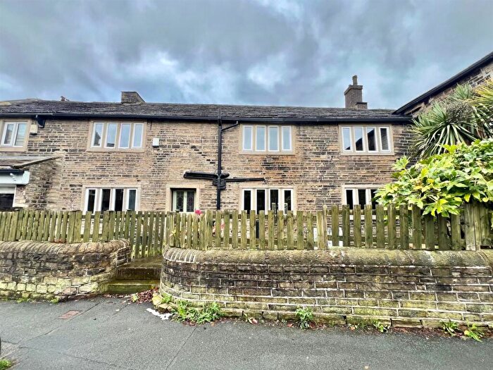 4 Bedroom Cottage For Sale In Wakefield Road, Hipperholme, Halifax, HX3