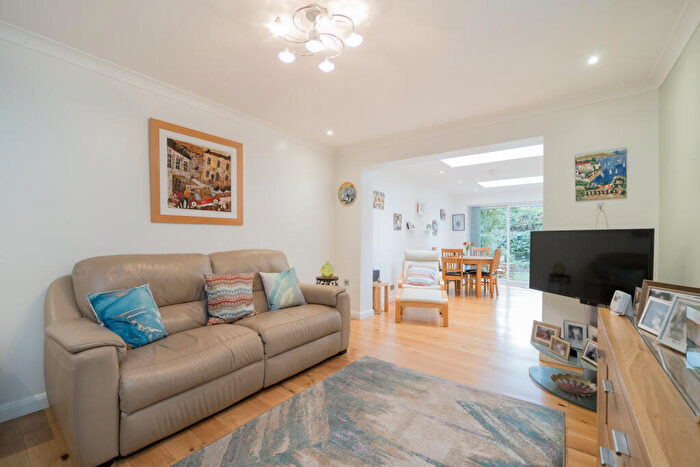 4 Bedroom Terraced House For Sale In Chambord Street, London, E2