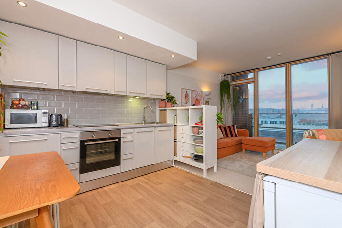 2 Bedroom Apartment For Sale In West Point, Wellington Street, LS1