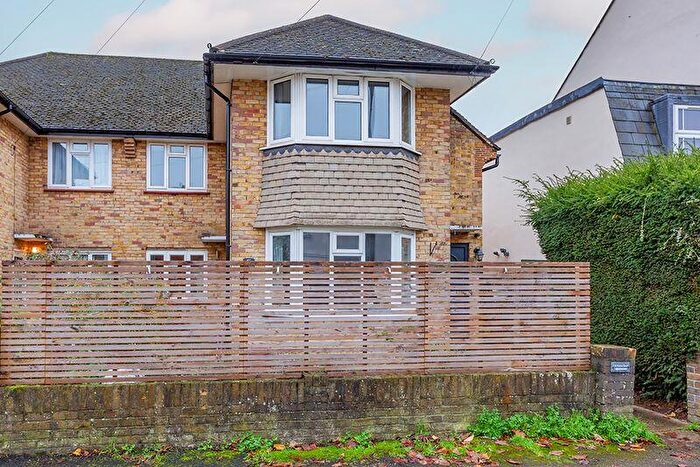 2 Bedroom Flat To Rent In Lime Grove, New Malden, KT3